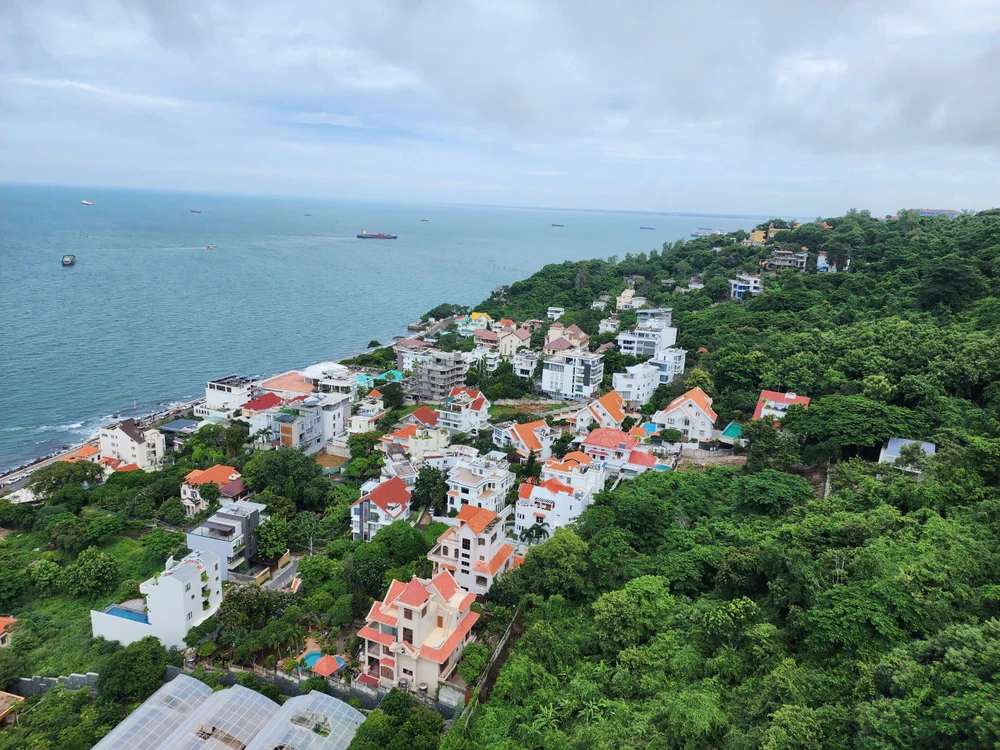 Biển Vũng Tàu nhìn từ Khu du lịch Hồ Mây. Ảnh: S.NGUYỄN