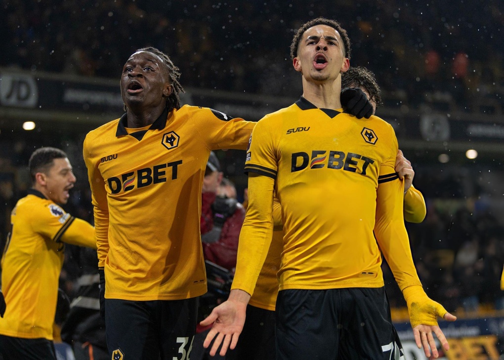 Arsenal hòa đội bét bảng, nguy cơ bị Man City đuổi kịp - 2