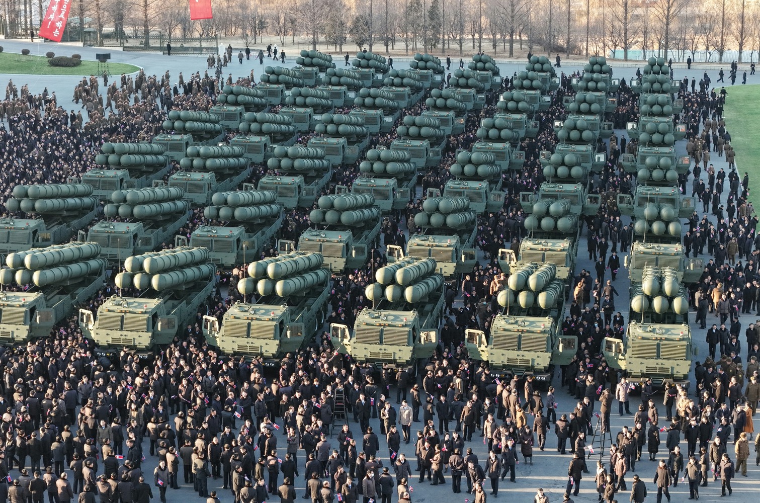 Triều Tiên bất ngờ công bố 50 “siêu pháo” tích hợp AI, có thể mang đầu đạn hạt nhân 3 Triều Tiên công bố 50 “siêu pháo” tích hợp AI