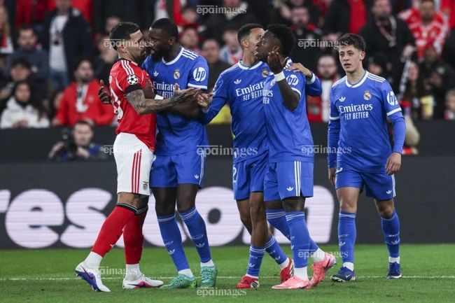 thay-tro-mourinho-doi-mat-an-phat-nang-tu-fifa (3).jpg