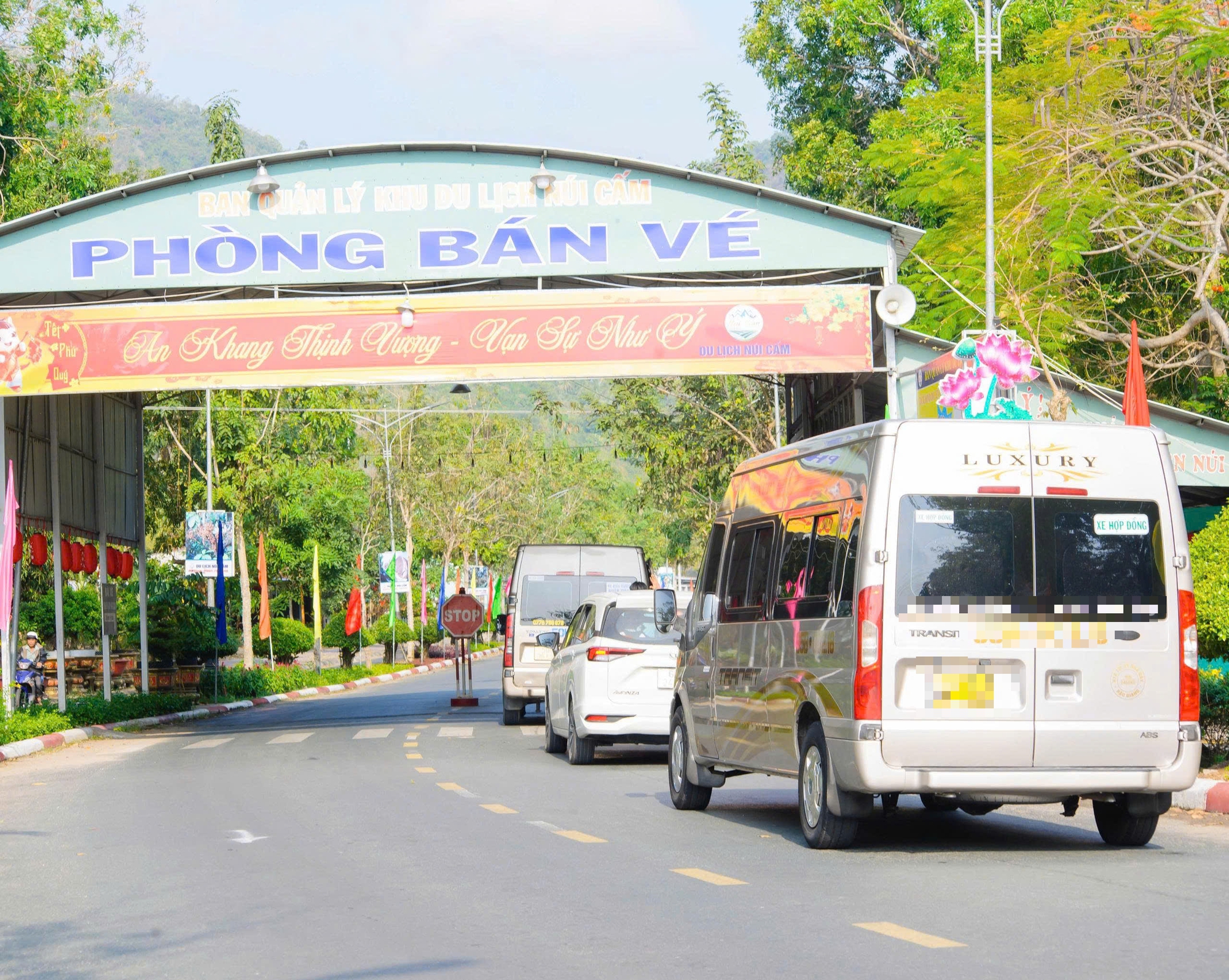 Bất ngờ lượng khách du xuân vùng Bảy Núi và Phú Quốc 7 Khách du Xuân vùng Bảy Núi và Phú Quốc bất ngờ tăng cao trong 3 ngày Tết - Ảnh 7.