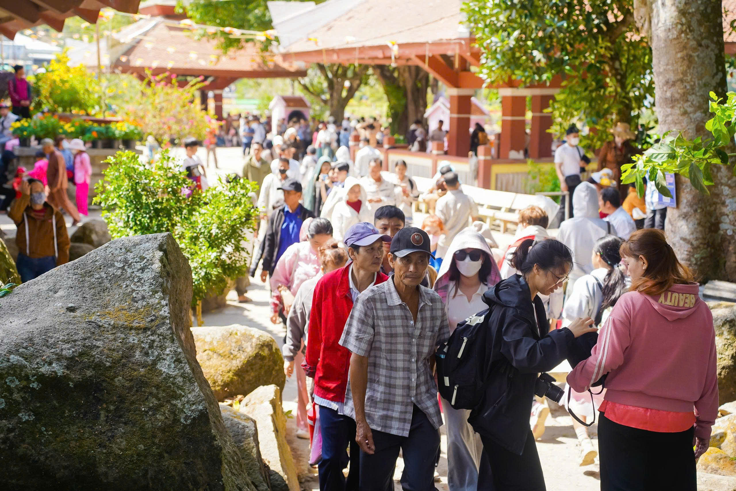 Bất ngờ lượng khách du xuân vùng Bảy Núi và Phú Quốc 8 Khách du Xuân vùng Bảy Núi và Phú Quốc bất ngờ tăng cao trong 3 ngày Tết - Ảnh 8.