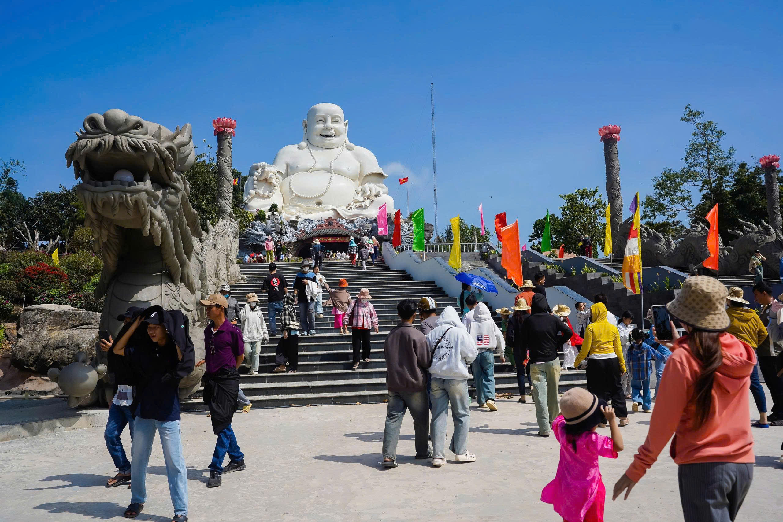 Bất ngờ lượng khách du xuân vùng Bảy Núi và Phú Quốc 9 Khách du Xuân vùng Bảy Núi và Phú Quốc bất ngờ tăng cao trong 3 ngày Tết - Ảnh 9.