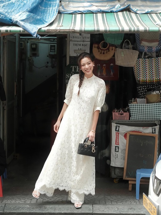 Áo dài trắng thăng hoa trong mùa tết- Ảnh 8.