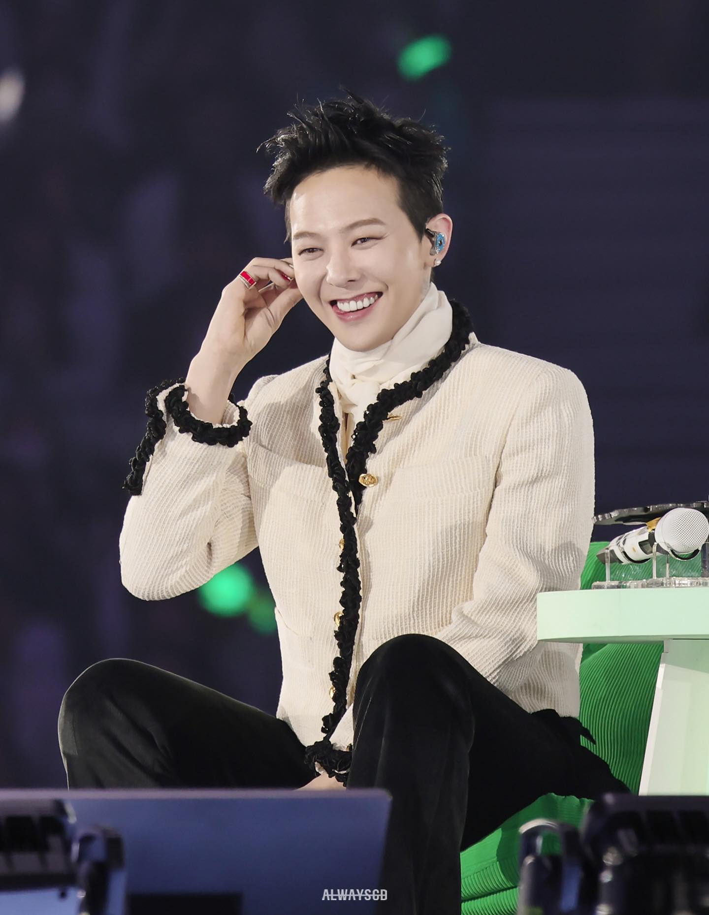 Giáo sư cơ khí đắt show nhất Tết này: Bay chuyên cơ đi diễn khắp thế giới, khiến cả triệu người tranh luận vì 1 câu nói- Ảnh 2.