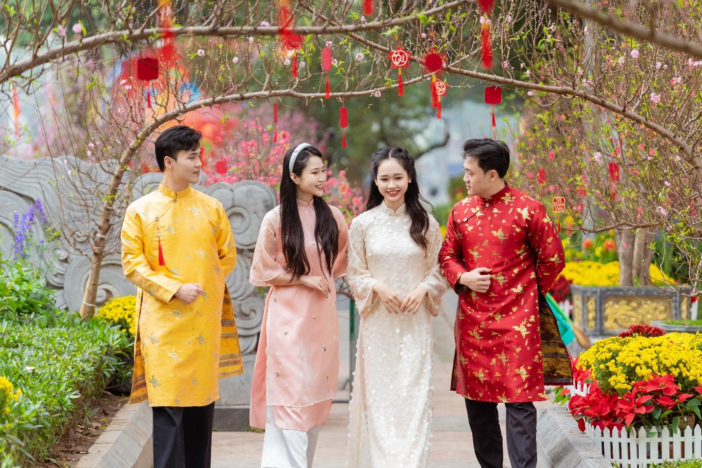 Hà Nội, Sa Pa, Hạ Long, Hà Nam nhộn nhịp khách du xuân ngay từ những ngày đầu năm mới- Ảnh 2. Hà Nội, Sa Pa, Hạ Long, Hà Nam nhộn nhịp khách du xuân ngay từ những ngày đầu năm mới- Ảnh 2.