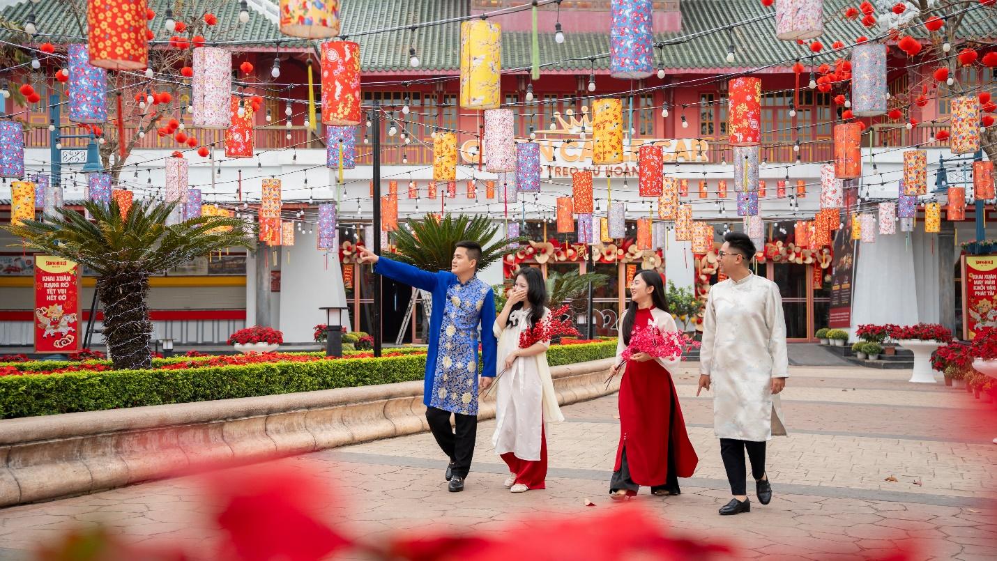 Hà Nội, Sa Pa, Hạ Long, Hà Nam nhộn nhịp khách du xuân ngay từ những ngày đầu năm mới- Ảnh 6. Hà Nội, Sa Pa, Hạ Long, Hà Nam nhộn nhịp khách du xuân ngay từ những ngày đầu năm mới- Ảnh 6.