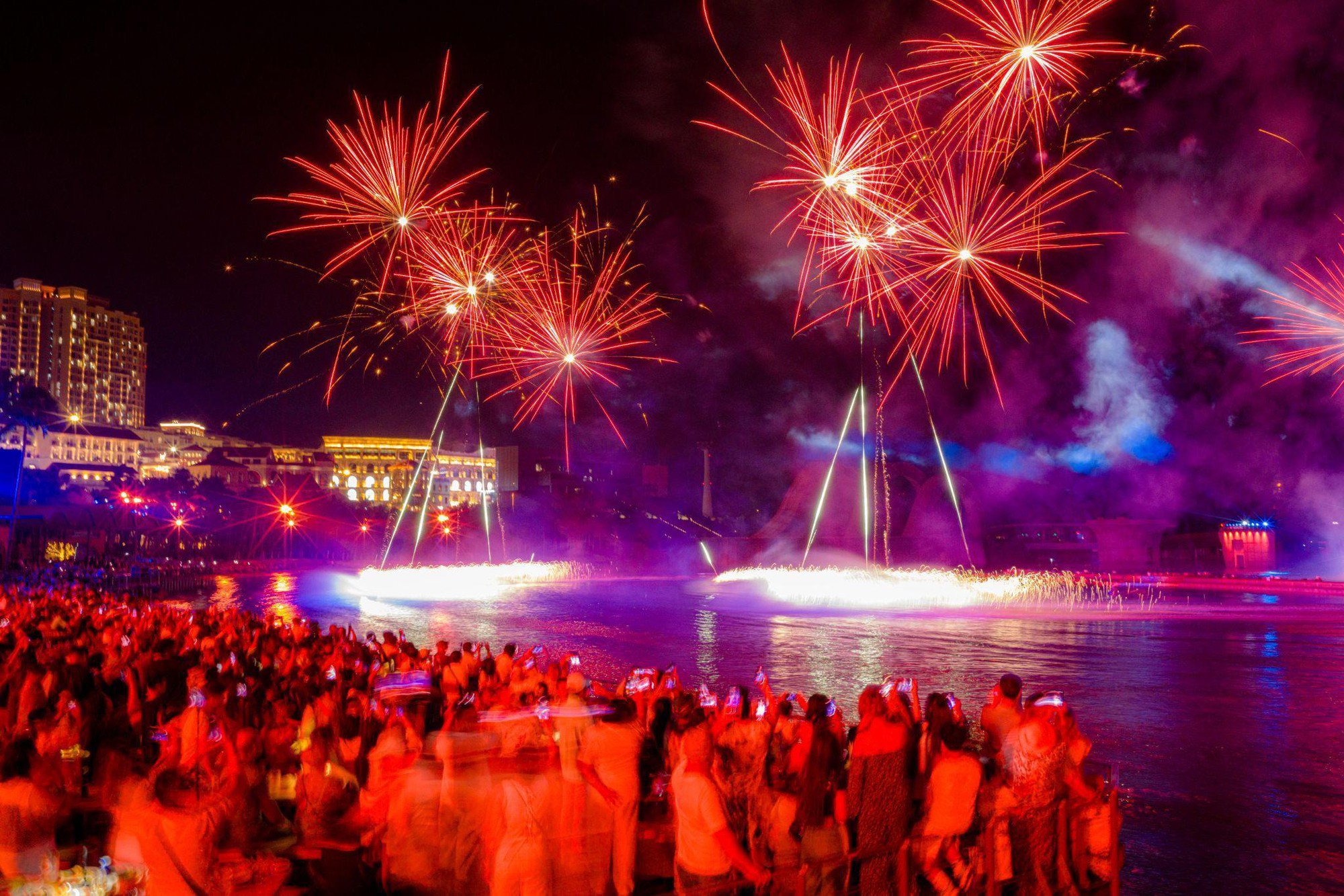 Tấp nập khách quốc tế ở Thị trấn Hoàng Hôn, Phú Quốc dịp Tết Nguyên đán- Ảnh 4.