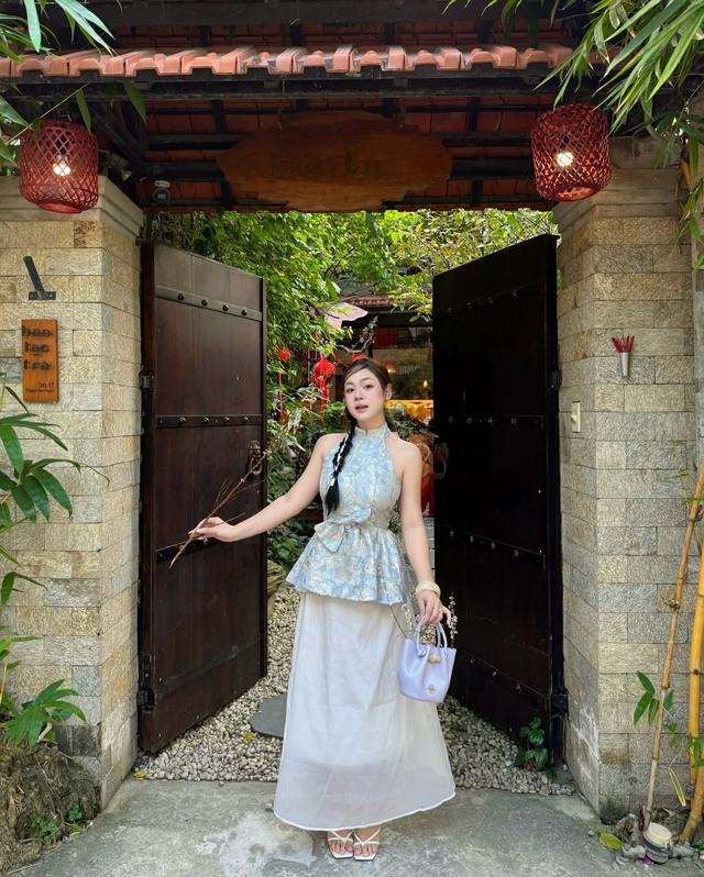 Tôn vinh trang phục ngày tết với túi ngọc trai kiêu sa- Ảnh 4. Tôn vinh trang phục ngày tết với túi ngọc trai kiêu sa- Ảnh 4.