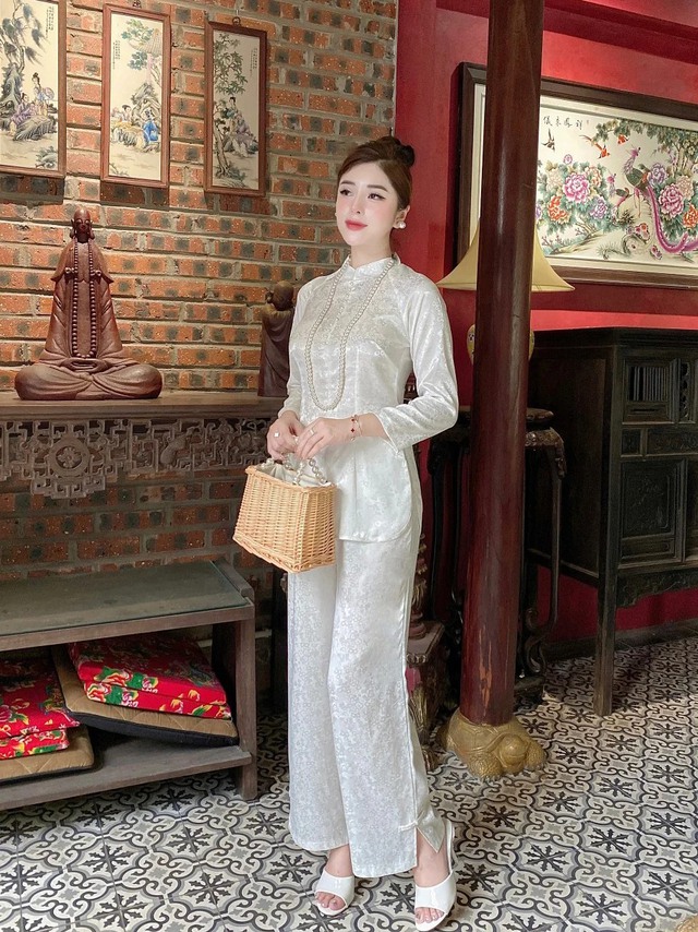 Tôn vinh trang phục ngày tết với túi ngọc trai kiêu sa- Ảnh 5. Tôn vinh trang phục ngày tết với túi ngọc trai kiêu sa- Ảnh 5.