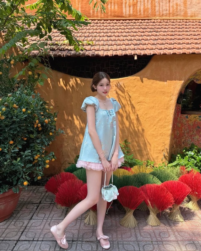 Tôn vinh trang phục ngày tết với túi ngọc trai kiêu sa- Ảnh 6. Tôn vinh trang phục ngày tết với túi ngọc trai kiêu sa- Ảnh 6.