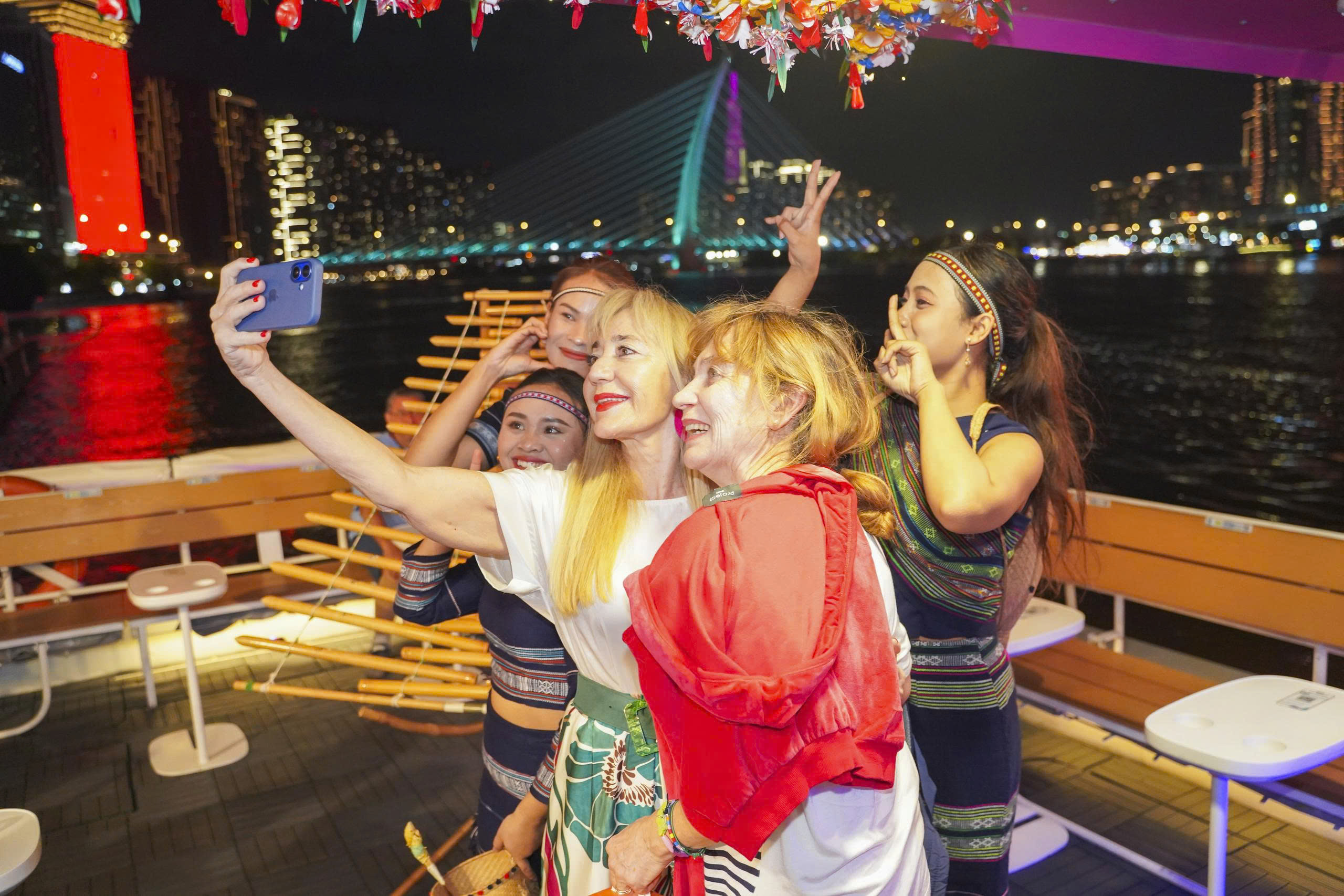 Khách du Xuân nườm nượp kỳ nghỉ Tết dài 2026 , thị trường du lịch bùng nổ - Ảnh 6.