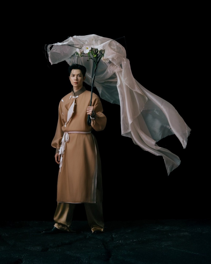 Sơn Tùng M-TP khác lạ, Anh Tú Atus mặc đẹp nhất dàn sao nam đón Tết Bính Ngọ - 3