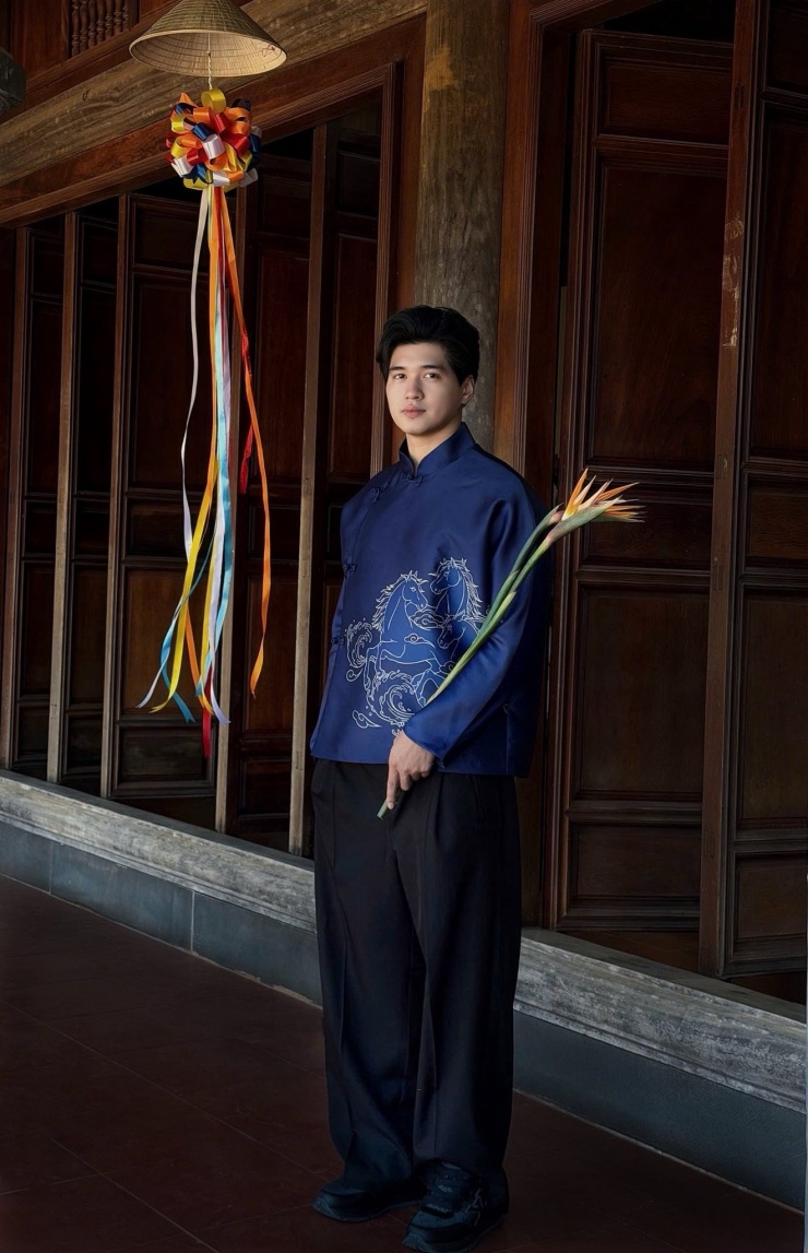 Sơn Tùng M-TP khác lạ, Anh Tú Atus mặc đẹp nhất dàn sao nam đón Tết Bính Ngọ - 11