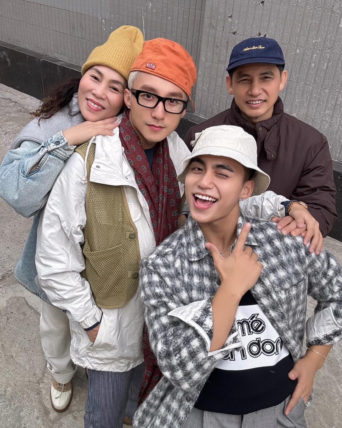 Sơn Tùng M-TP khác lạ, Anh Tú Atus mặc đẹp nhất dàn sao nam đón Tết Bính Ngọ - 18