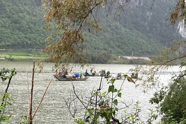 Chùm ảnh hiện trường vụ lật đò chở 7 người một gia đình ngày mùng 3 Tết: 4 nạn nhân chết và mất tích, bé 3 tuổi không qua khỏi- Ảnh 10.