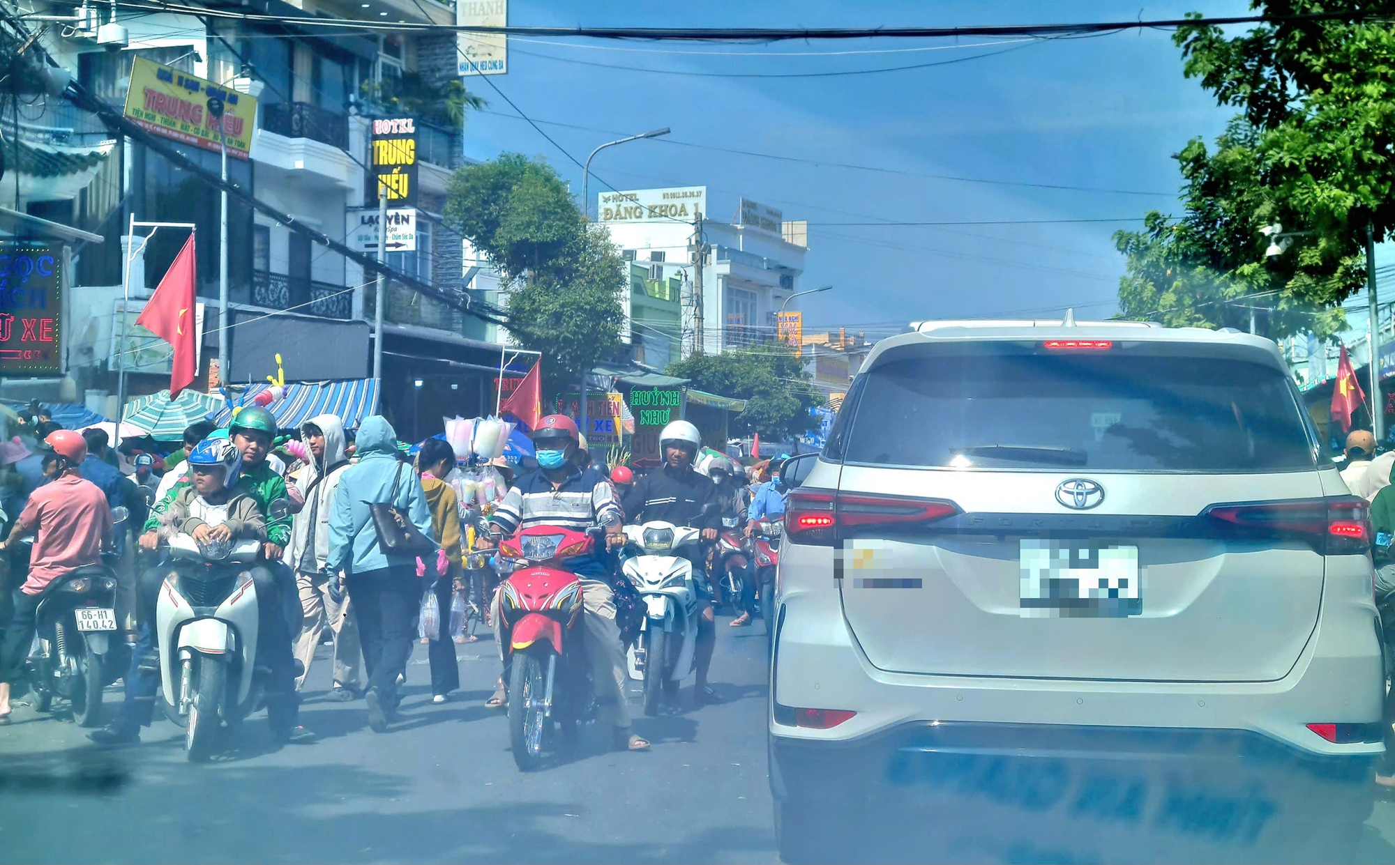 Bất ngờ lượng khách du xuân vùng Bảy Núi và Phú Quốc- Ảnh 5.