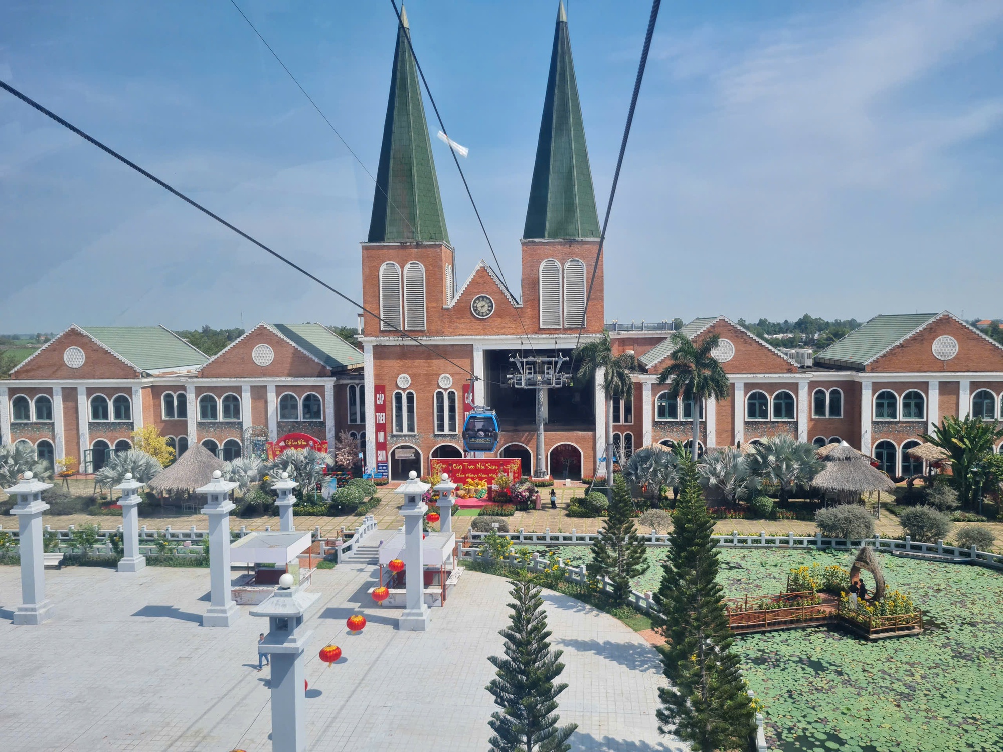 Bất ngờ lượng khách du xuân vùng Bảy Núi và Phú Quốc- Ảnh 12.