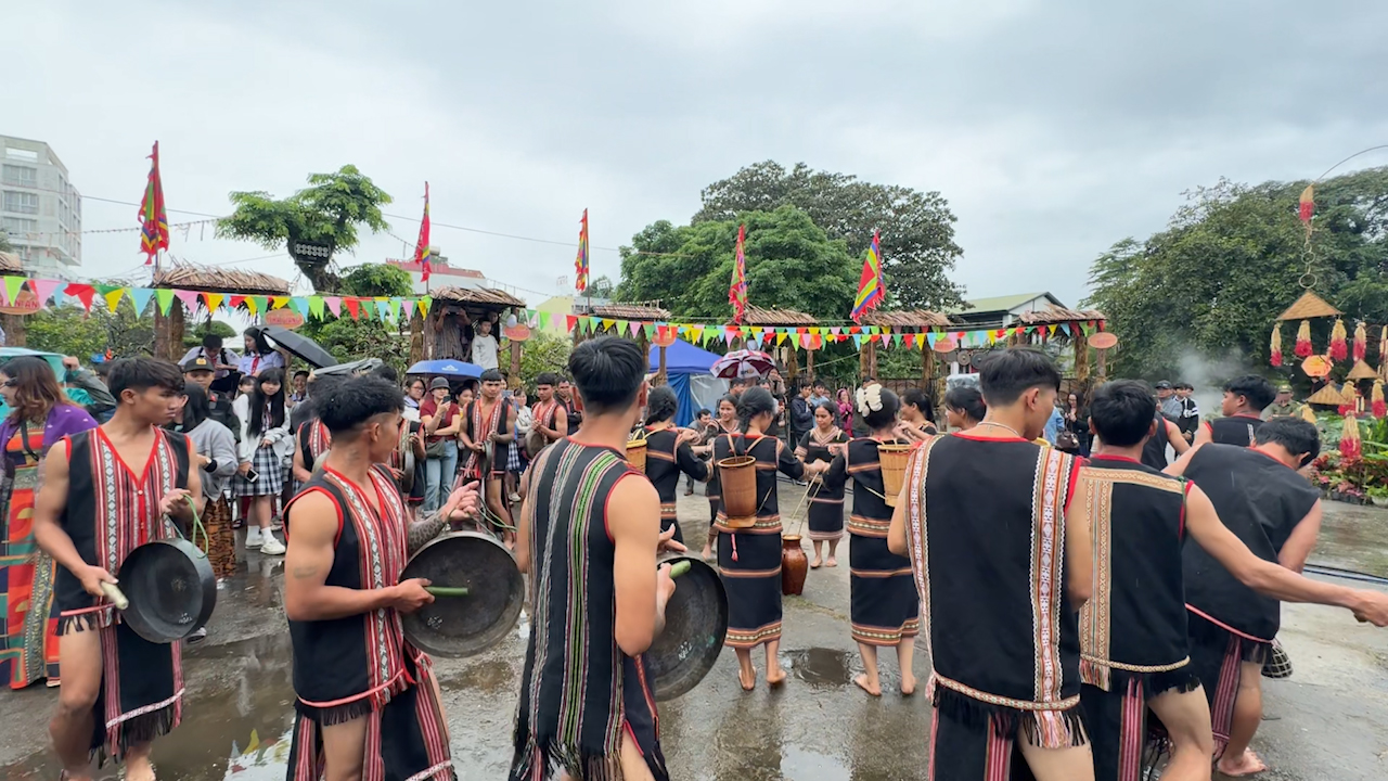 Lễ cúng máng nước của người Xơ Đăng: Giữ mạch nguồn giữa đại ngàn- Ảnh 4.