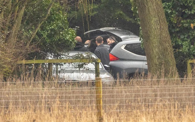 Thành viên Hoàng gia Anh đầu tiên trong lịch sử hiện đại bị cảnh sát bắt giữ - Ảnh 3.