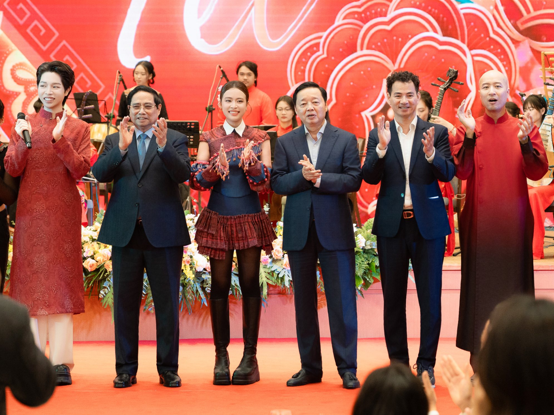 Nữ ca sĩ biểu diễn 8 sự kiện tầm cỡ quốc gia: Đắt show bậc nhất mùa Tết, được các cơ quan ban ngành ghi nhận- Ảnh 7.