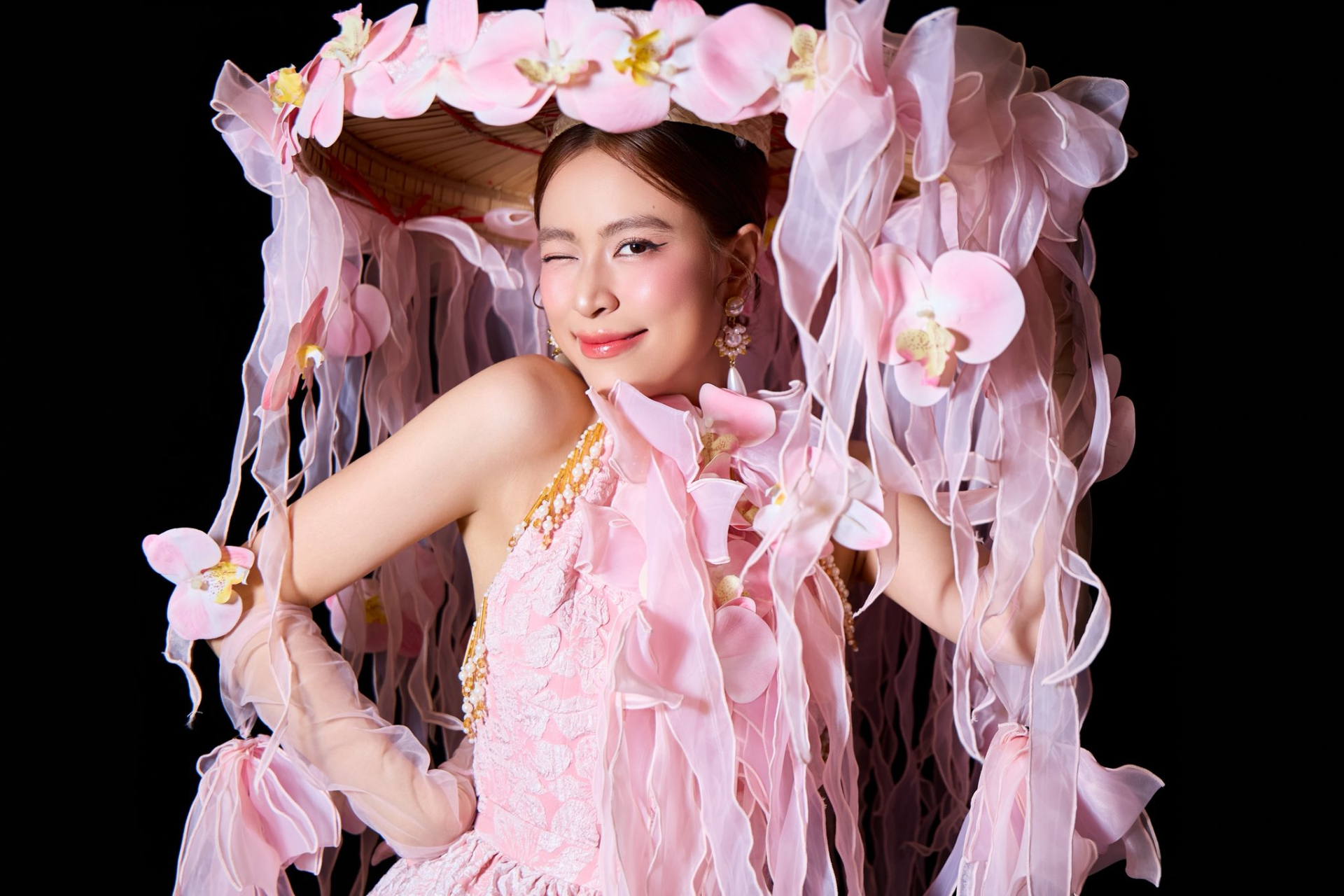 Nữ ca sĩ biểu diễn 8 sự kiện tầm cỡ quốc gia: Đắt show bậc nhất mùa Tết, được các cơ quan ban ngành ghi nhận- Ảnh 10.