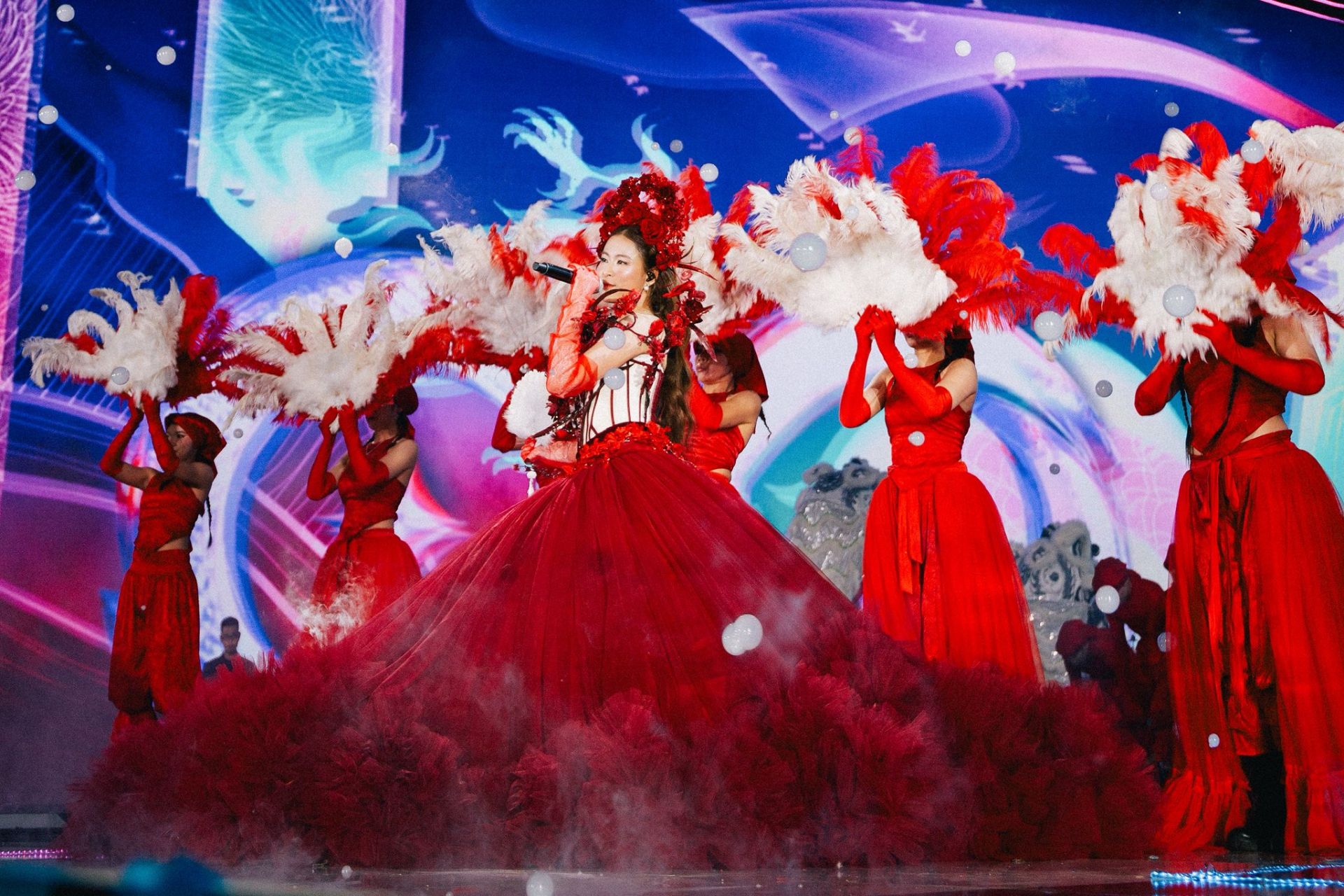 Nữ ca sĩ biểu diễn 8 sự kiện tầm cỡ quốc gia: Đắt show bậc nhất mùa Tết, được các cơ quan ban ngành ghi nhận- Ảnh 12.