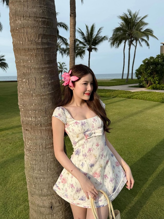 Mang cả vườn xuân vào tủ đồ với họa tiết hoa rạng rỡ- Ảnh 5. Mang cả vườn xuân vào tủ đồ với họa tiết hoa rạng rỡ- Ảnh 5.