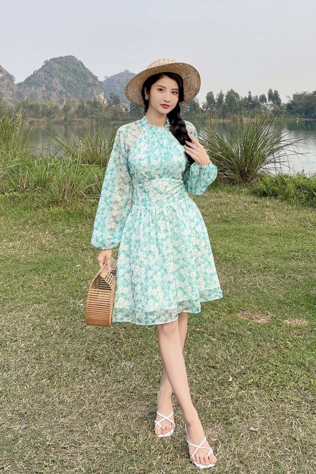 Mang cả vườn xuân vào tủ đồ với họa tiết hoa rạng rỡ- Ảnh 6. Mang cả vườn xuân vào tủ đồ với họa tiết hoa rạng rỡ- Ảnh 6.