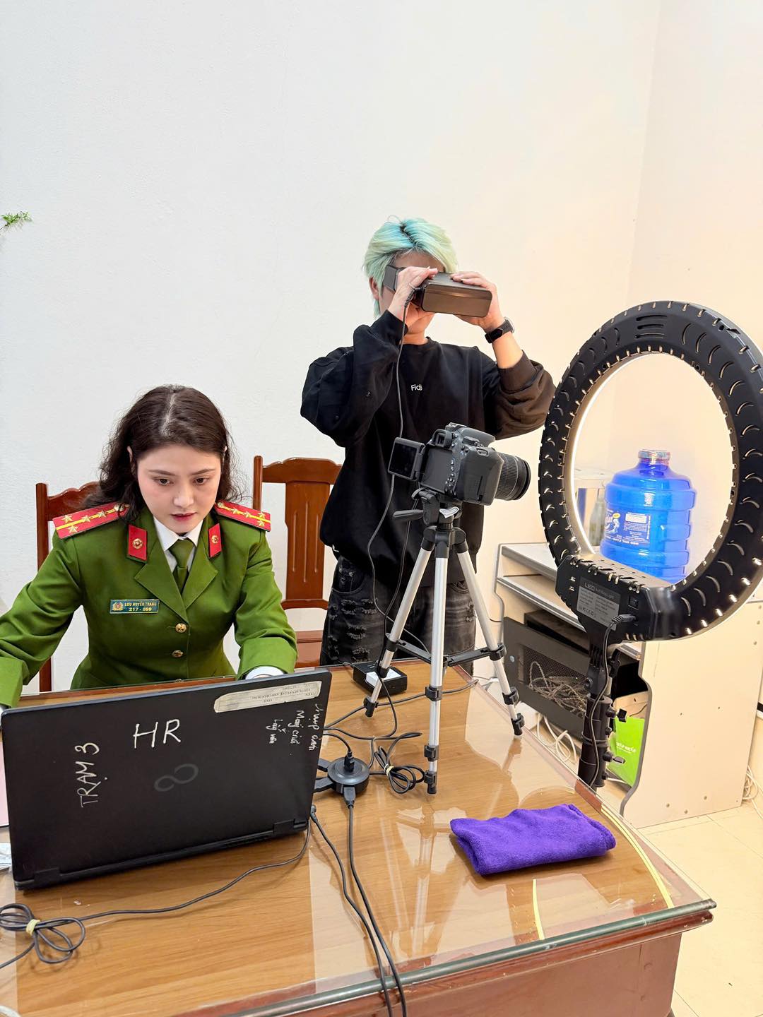 Nam ca sĩ mùng 3 Tết lên Công an phường, gây sốt trang Thông tin Chính phủ- Ảnh 2.