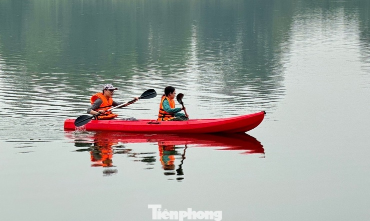 Ngoài Hồ Đồng Đò, Sóc Sơn còn có nhiều đồi thông, hồ nhỏ và khu sinh thái tư nhân cho thuê bãi cắm trại. Khoảng cách 35–45 km giúp việc di chuyển bằng xe máy hoặc ô tô thuận tiện.