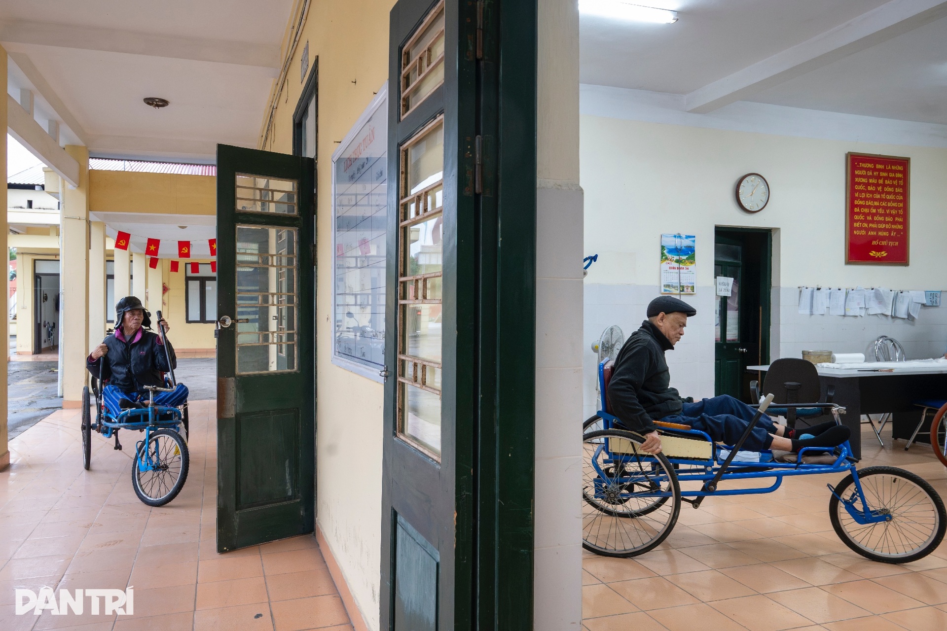 Những người lính 50 năm cưỡi “ngựa sắt” khiến bom đạn cúi đầu - 4