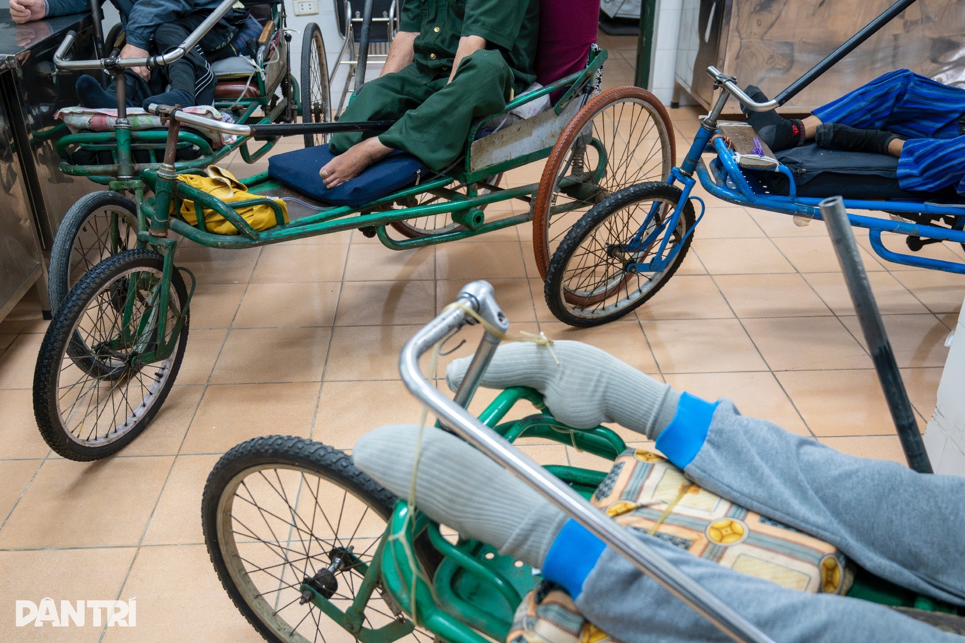 Những người lính 50 năm cưỡi “ngựa sắt” khiến bom đạn cúi đầu - 5