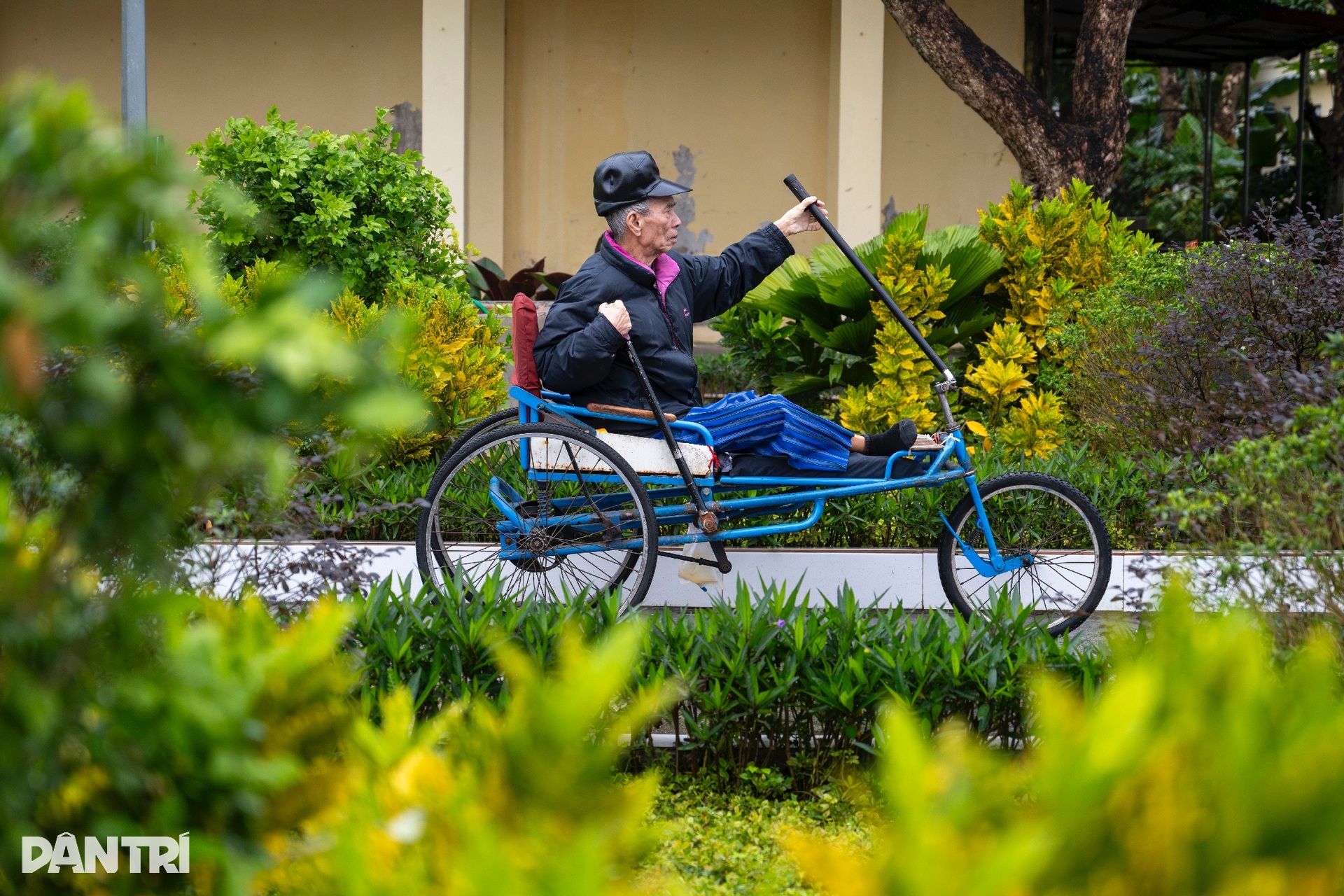 Những người lính 50 năm cưỡi “ngựa sắt” khiến bom đạn cúi đầu - 13