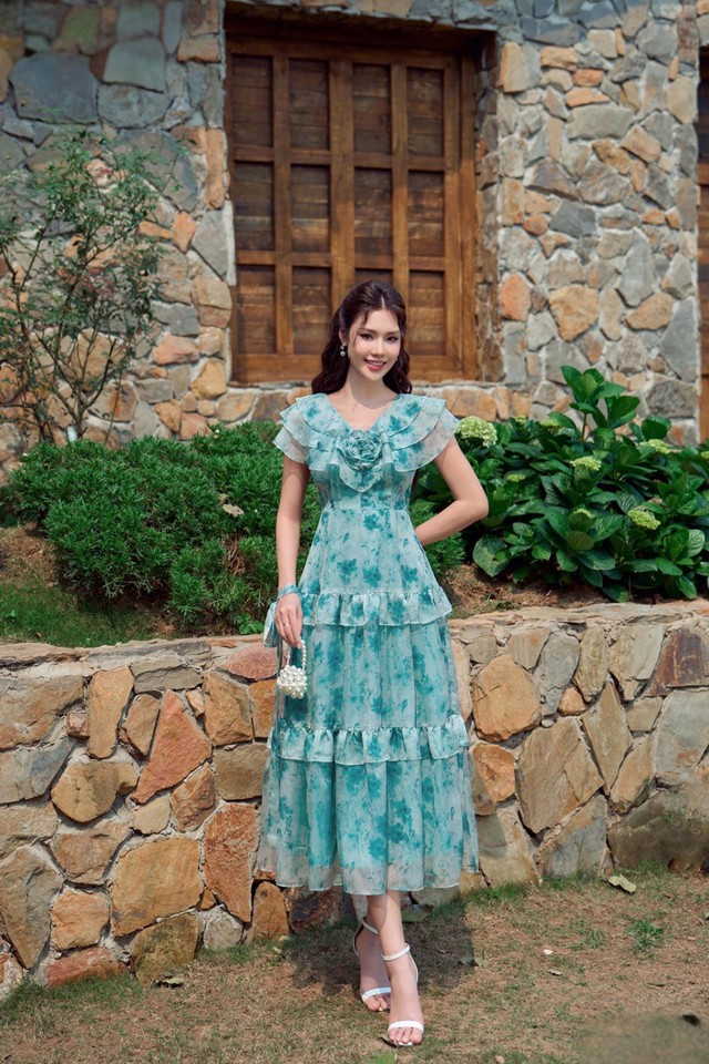 Váy tầng, dịu dàng cho những ngày đầu xuân năm mới- Ảnh 2. Váy tầng, dịu dàng cho những ngày đầu xuân năm mới- Ảnh 2.