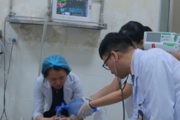 Hàng trăm ca cấp cứu vì tai nạn, pháo nổ trong ngày Tết