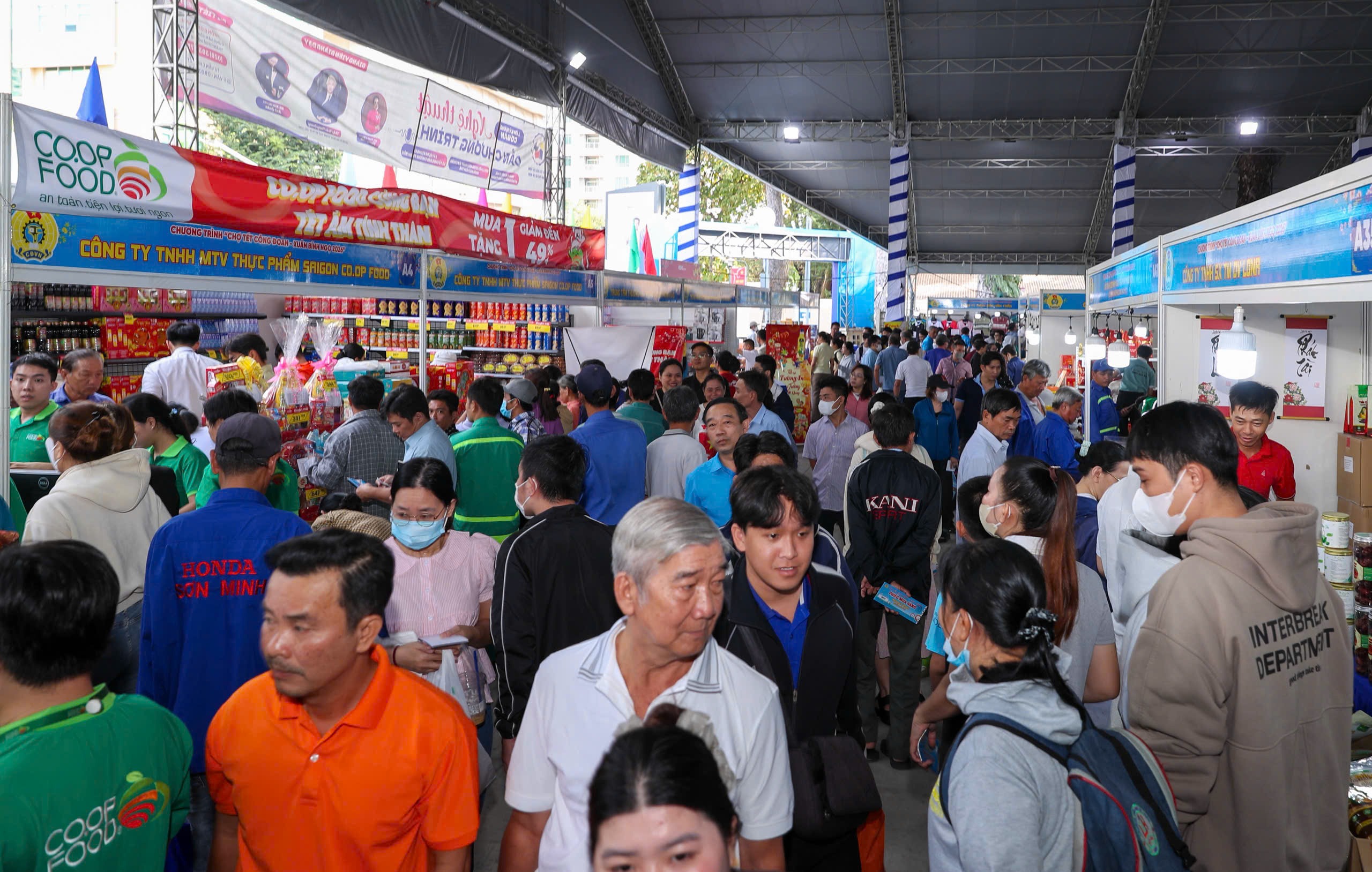 Chợ Tết Công đoàn trực tuyến đã phục vụ 215.000 lượt công nhân lao động mua sắm trị giá gần 110 tỉ đồng - Ảnh 6.