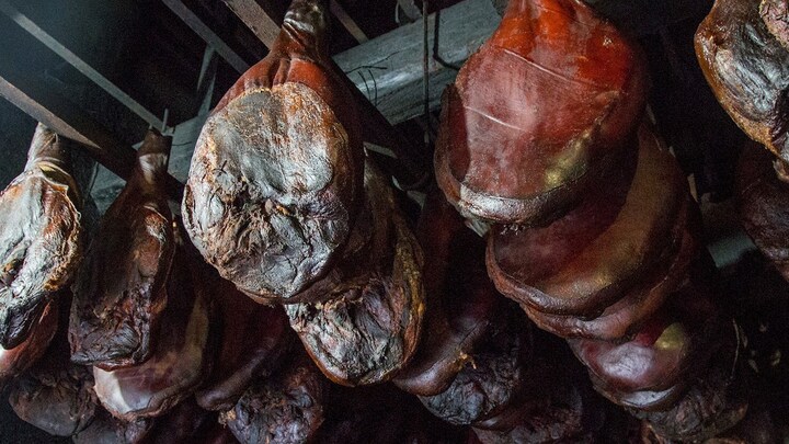 Vì sao người châu Âu thích các món thịt hun khói?- Ảnh 2.