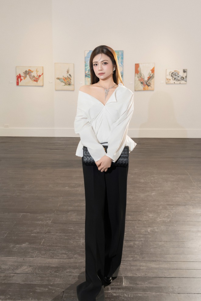 Kiều Anh và những thước lụa kể câu chuyện của một người phụ nữ đủ 