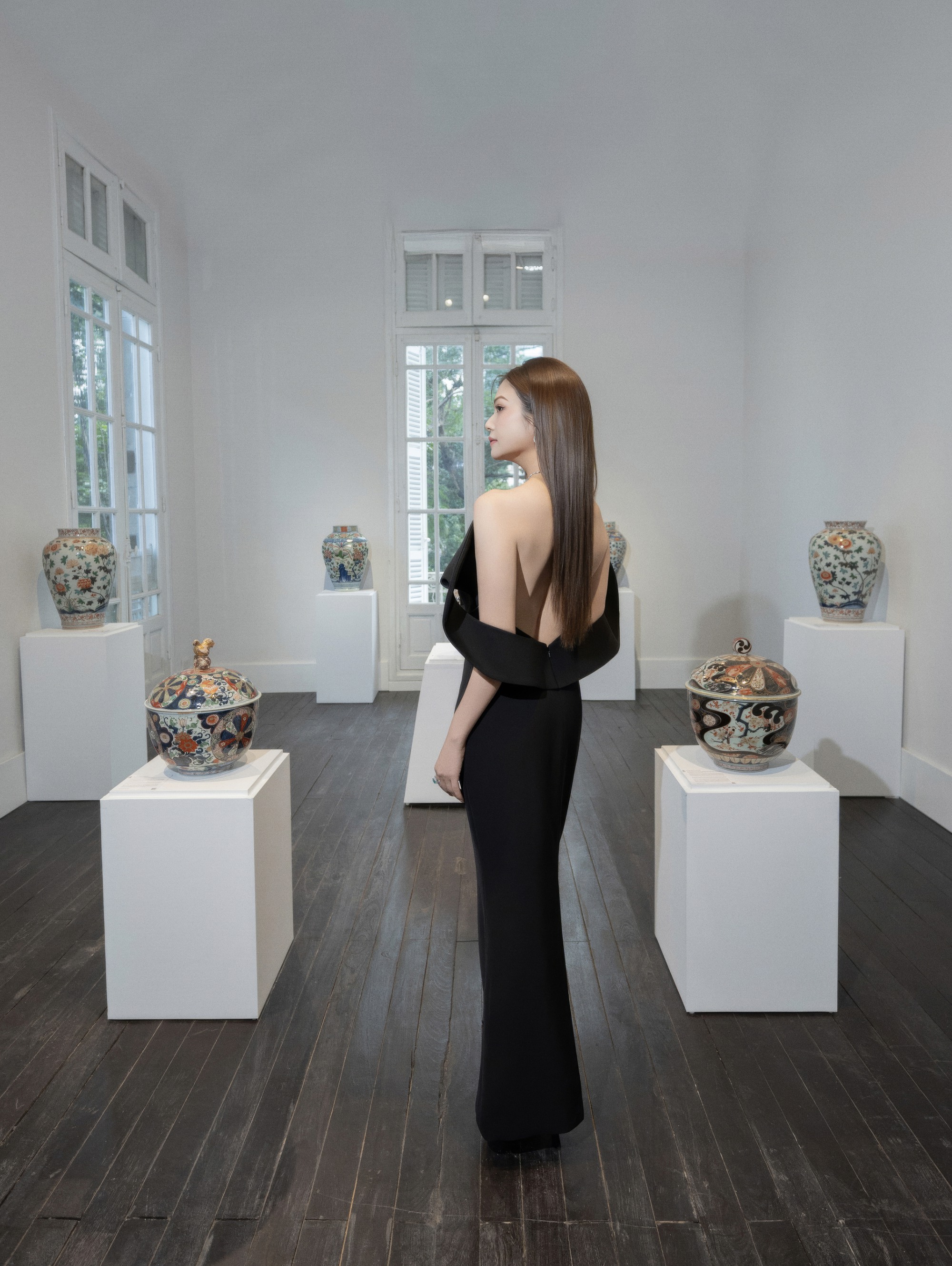 Kiều Anh và những thước lụa kể câu chuyện của một người phụ nữ đủ 