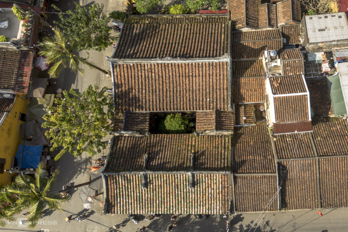 Chùa Ông với kiến trúc chữ Quốc (国) đặc trưng trong một số chùa, hội quán, đình miếu truyền thống của người Hoa ở Việt Nam. Ảnh: Nguyễn Đông