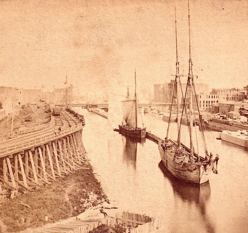 Lòng hồ đầy Lòng hồ đầy