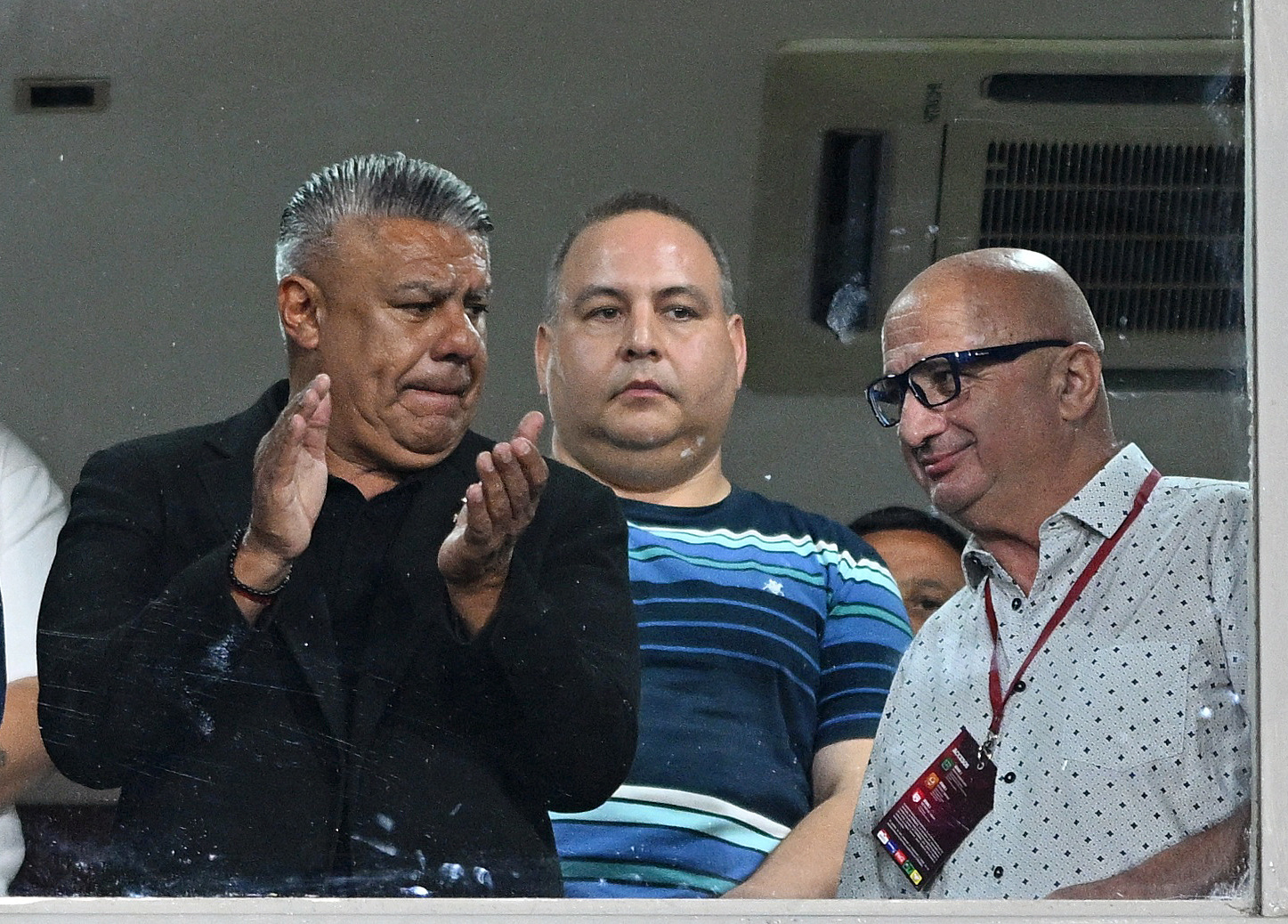 Chủ tịch AFA bị cấm xuất cảnh vì nghi án rửa tiền, đội tuyển Argentina mong mỏi Messi dự World Cup- Ảnh 2.