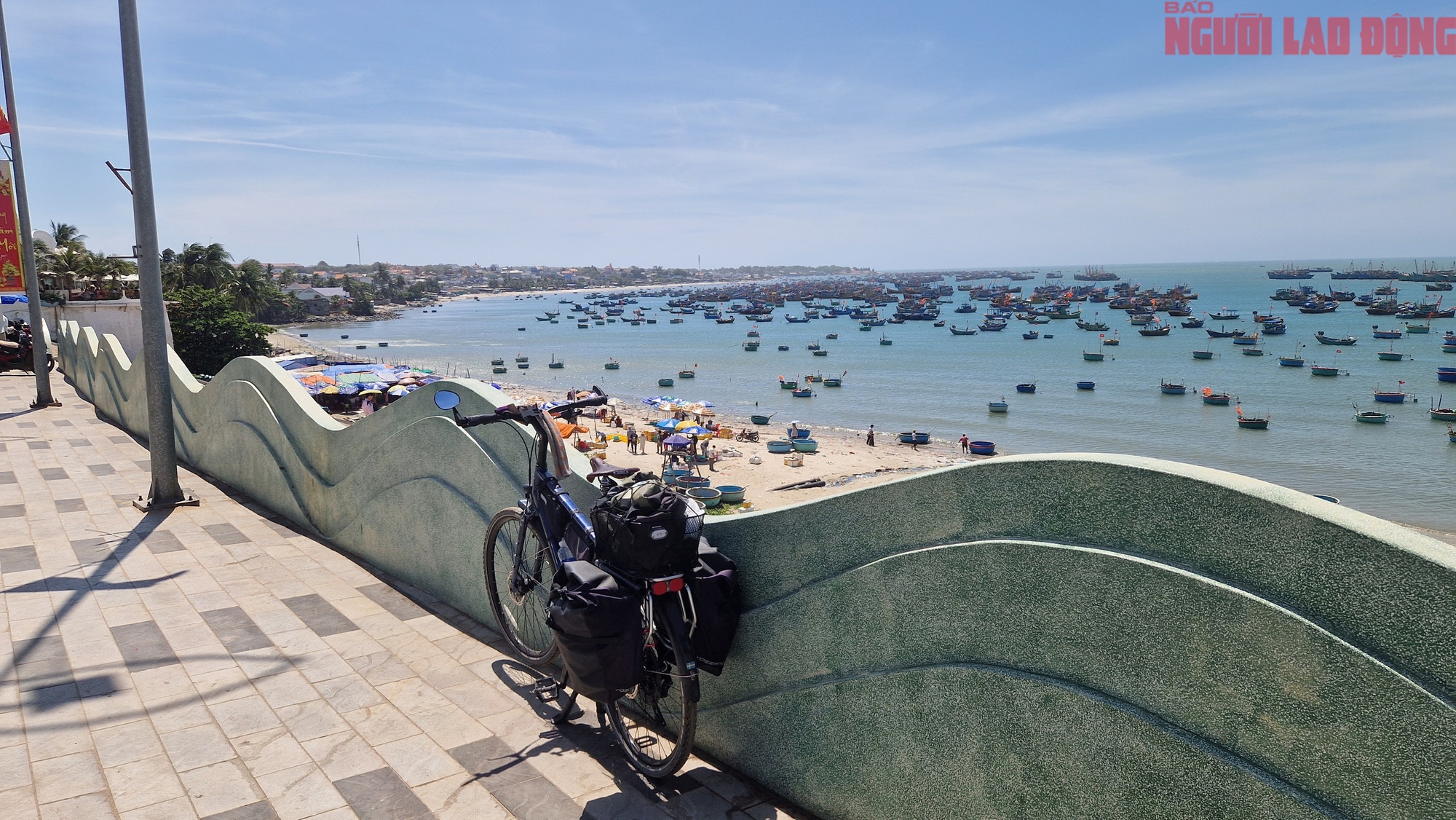 Ông Tây đạp xe xuyên Việt đón Tết Nguyên đán 2026 thật đặc biệt - Ảnh 7. Ông Tây đạp xe xuyên Việt đón Tết Nguyên đán 2026 thật đặc biệt - Ảnh 7.