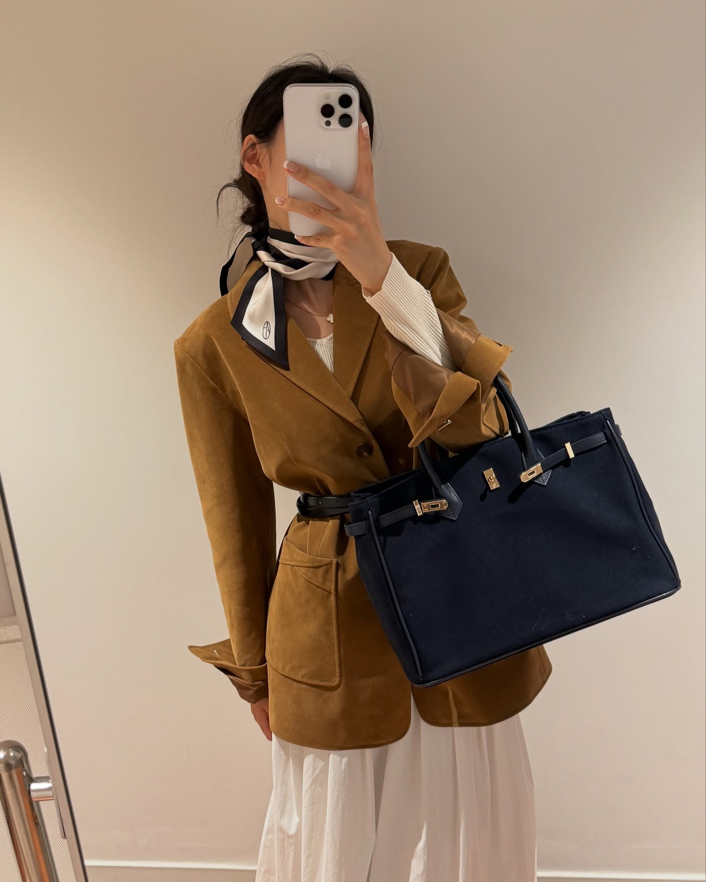 Thời tiết này mặc áo blazer là đẹp nhất: 5 công thức muốn áp dụng suốt Tết không chán- Ảnh 2.