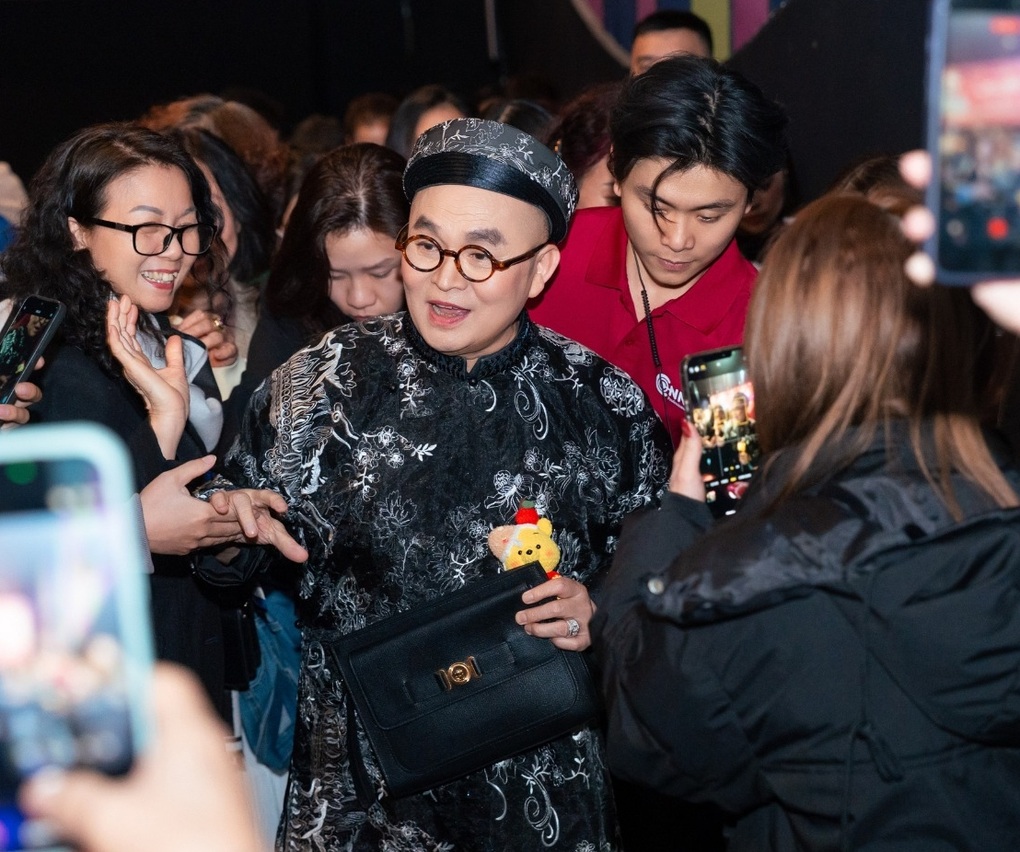 Giám đốc Hàn Quốc vái lạy trong buổi quảng bá phim Mùi phở gây tranh luận - 3