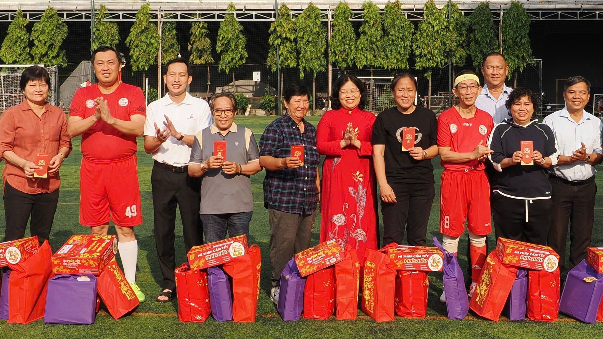 Nghĩa tình sân cỏ: Khi bóng đá phong trào TP HCM lan tỏa yêu thương - Ảnh 7.