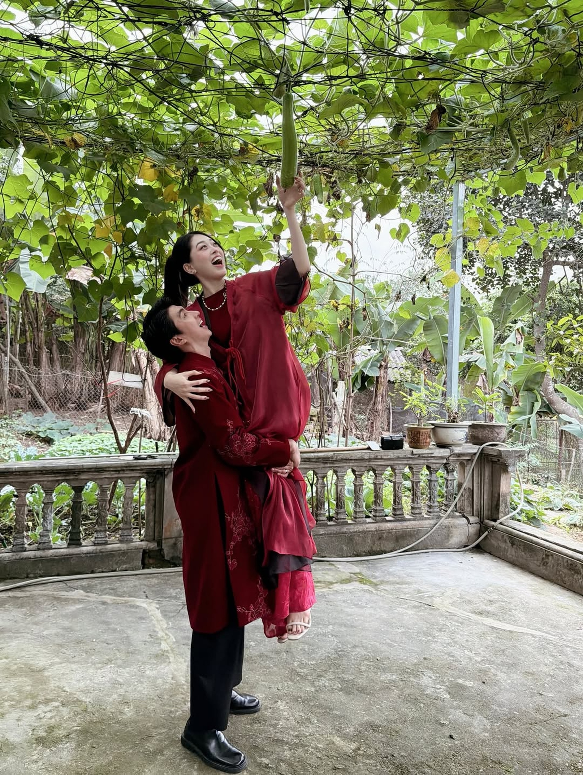 3 mỹ nhân Việt cùng diện một bộ áo tứ thân, ai nổi bật hơn? - 4