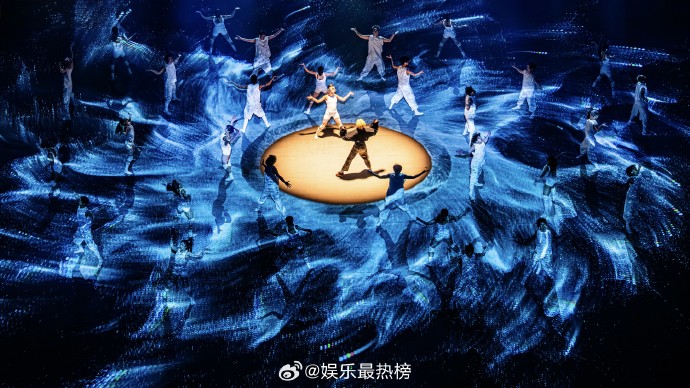 Concert không sân khấu đầu tiên của showbiz: 