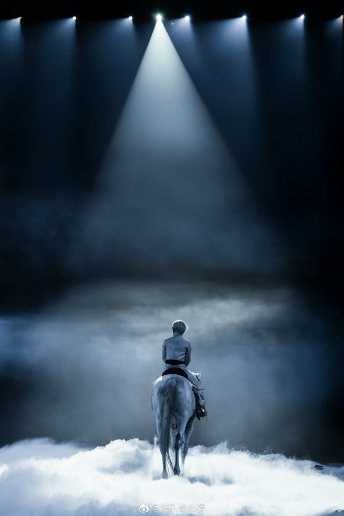 Concert không sân khấu đầu tiên của showbiz: 